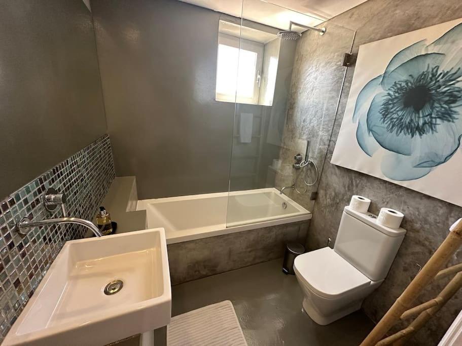Renovado Com Ac, 2 Wc Completos, Terraco E Garagem Apartment Porto Exterior photo