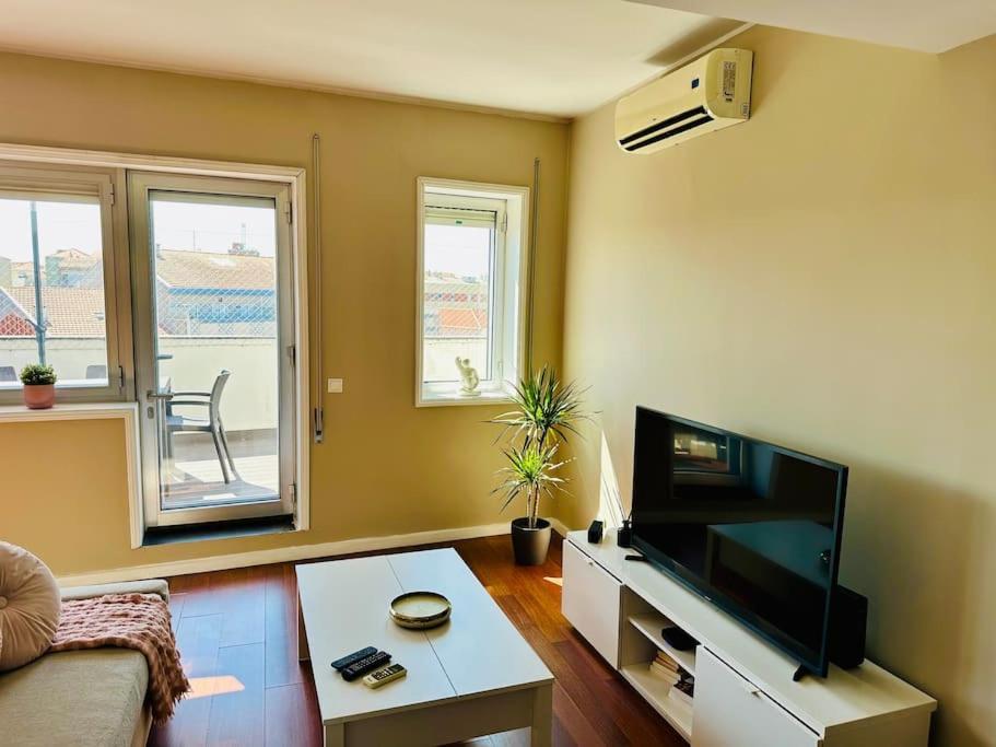 Renovado Com Ac, 2 Wc Completos, Terraco E Garagem Apartment Porto Exterior photo